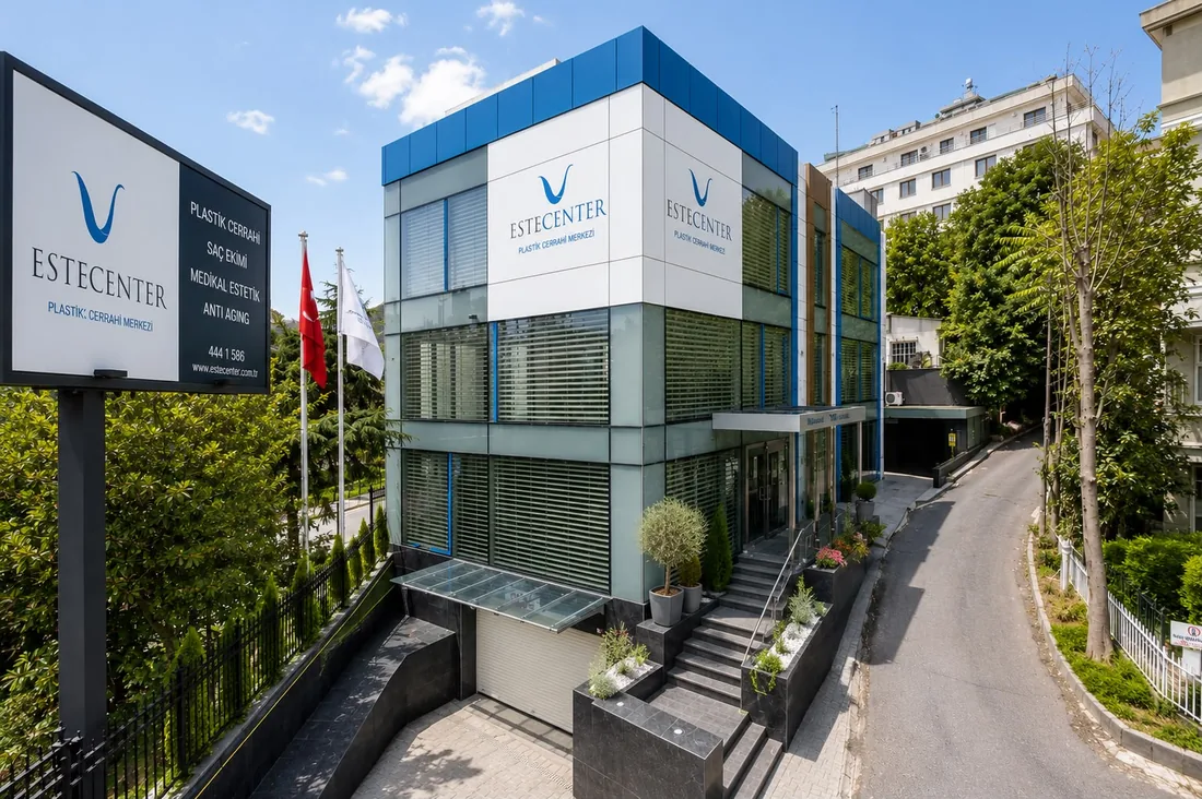 EsteCenter klinik resepsiyonu