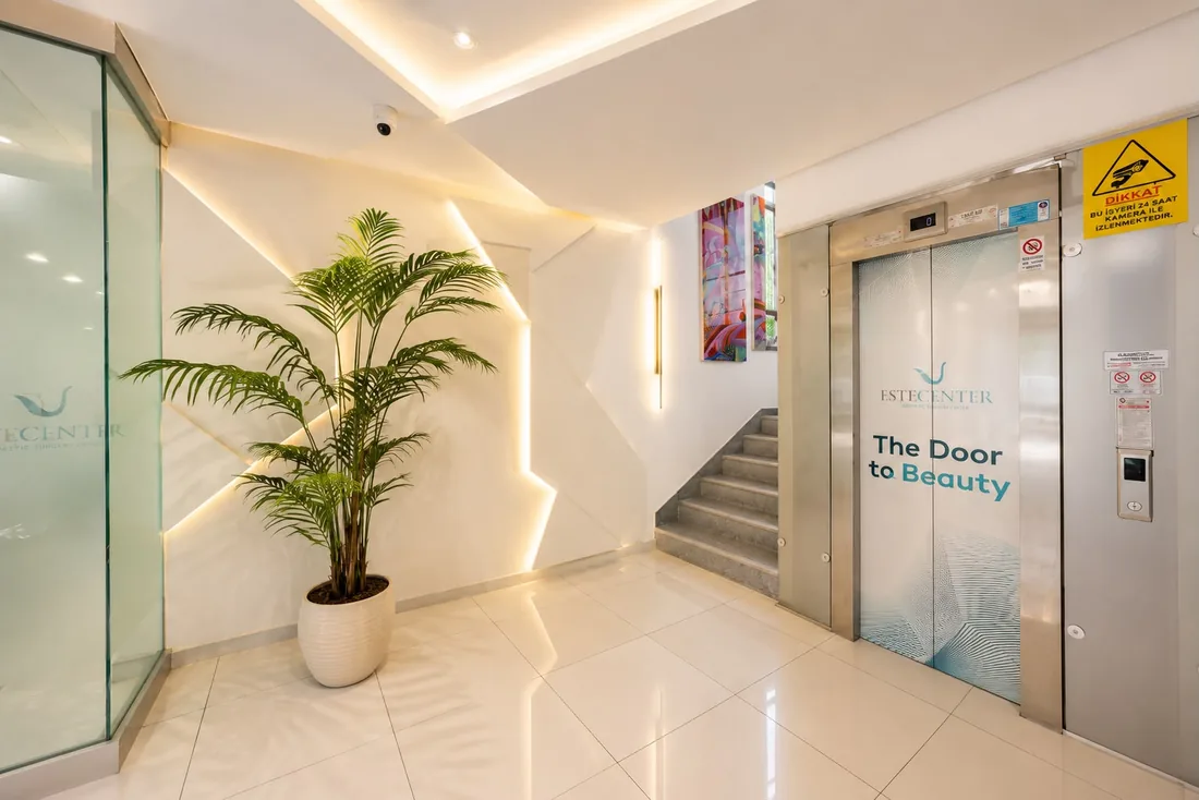 EsteCenter klinik resepsiyonu